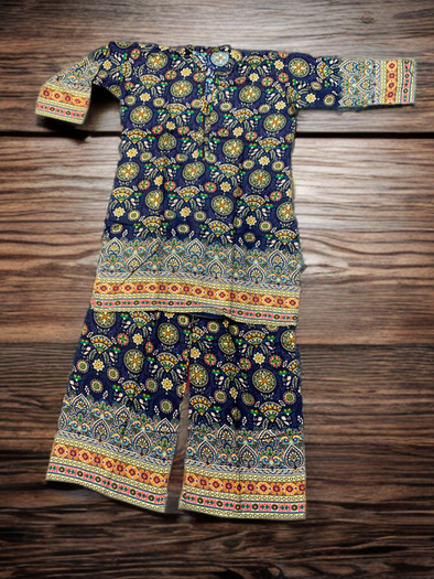 Women Floral and Paisley Printed Kurta and Pant Set.